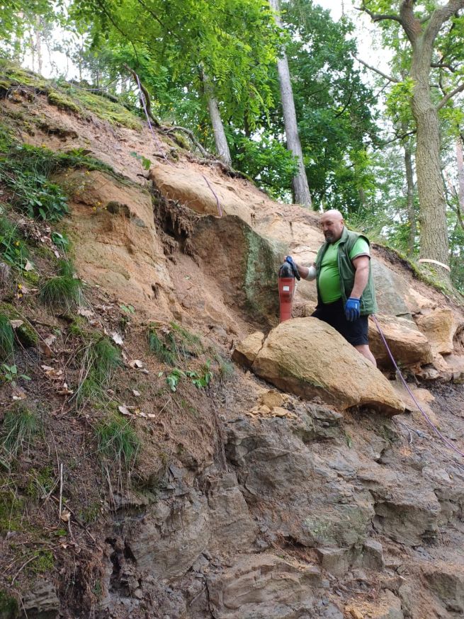 Skála u Boleváku při sanaci1_fotoMilanSEKÁČ